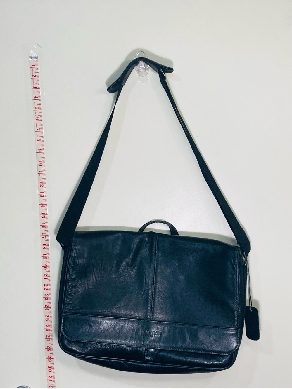 Kenneth Cole Reaction Genuine Leather Messenger Bag - Black
